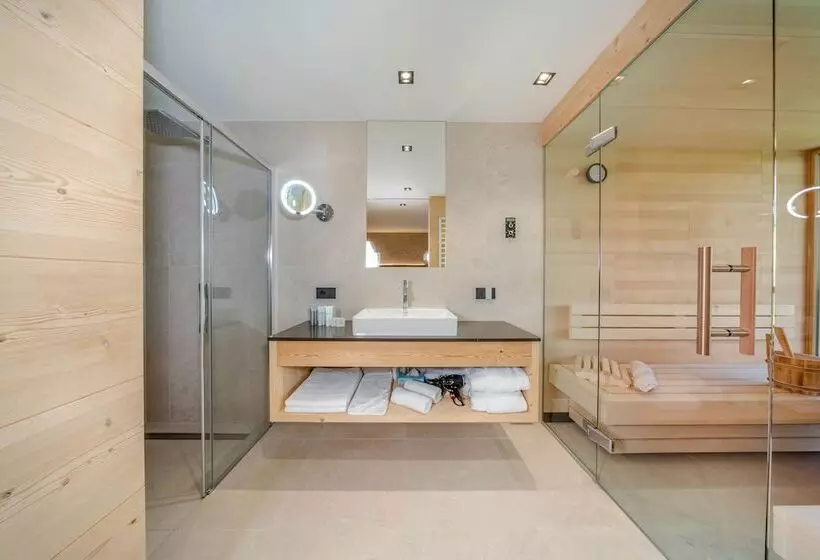 Nature Hotel Delta