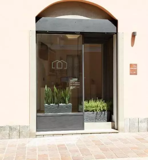 ホテル Monza City Rooms & Studios