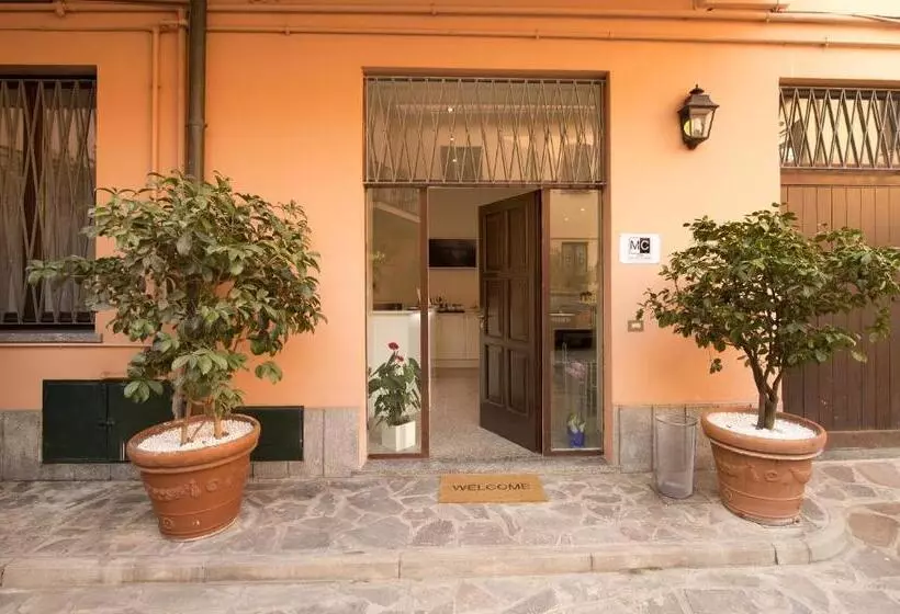 ホテル Monza City Rooms & Studios