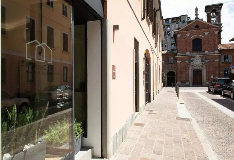 ホテル Monza City Rooms & Studios