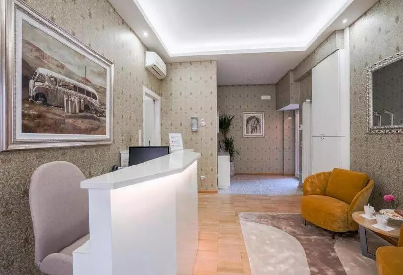 ホテル Monza City Rooms & Studios