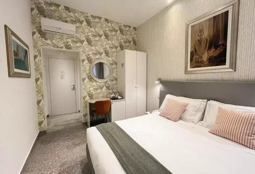 ホテル Monza City Rooms & Studios