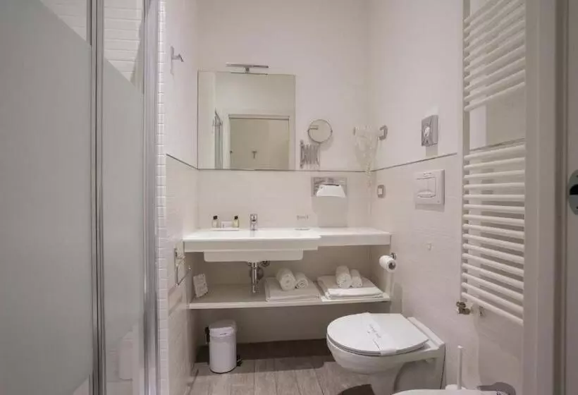 ホテル Monza City Rooms & Studios