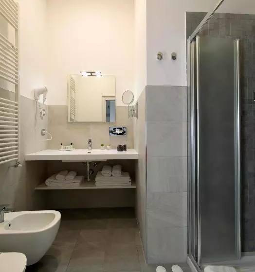 ホテル Monza City Rooms & Studios