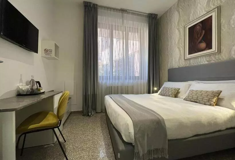 ホテル Monza City Rooms & Studios