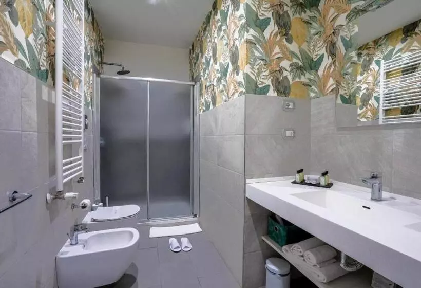 ホテル Monza City Rooms & Studios