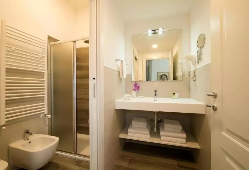 ホテル Monza City Rooms & Studios
