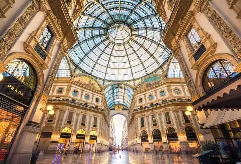 ホテル Monza City Rooms & Studios