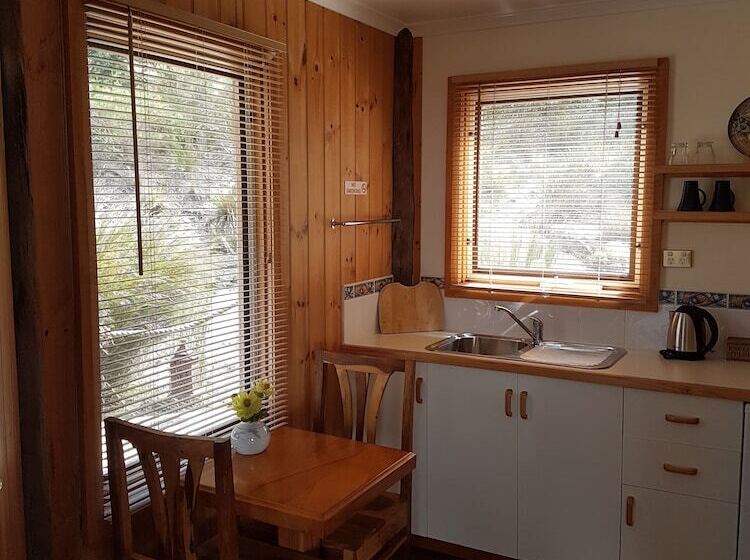 호텔 Bed In The Treetops Bed & Breakfast