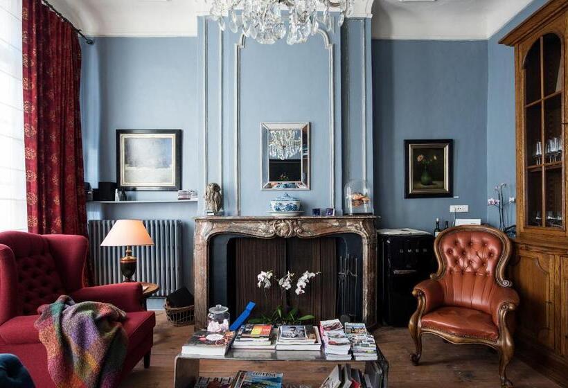 호텔 Ganda Rooms & Suites