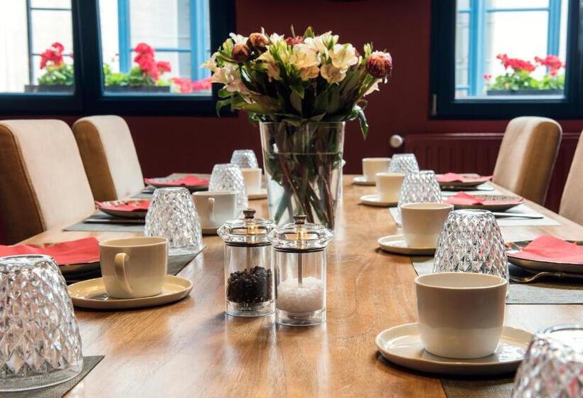 호텔 Ganda Rooms & Suites