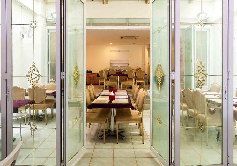 هتل Jayleen Clarke Quay