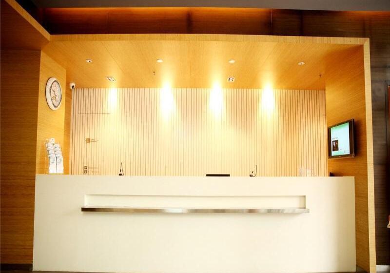 בית מלון כפרי Jinjiang Inn Zhangjiakou Xuanhua Bus Station