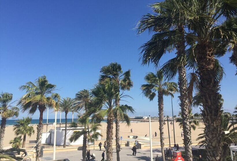 هتل Malvarrosa Beach Rooms