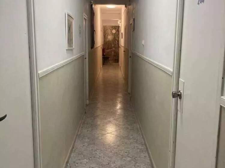 هتل Malvarrosa Beach Rooms