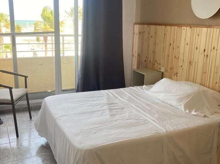 هتل Malvarrosa Beach Rooms