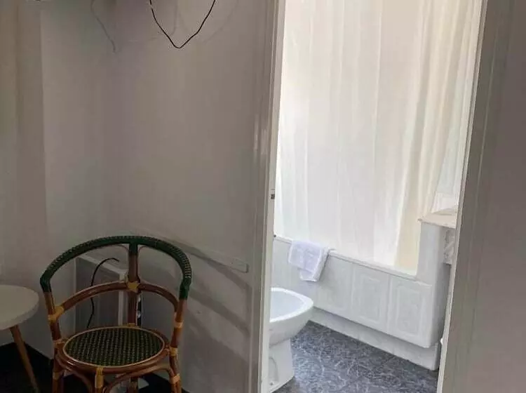 هتل Malvarrosa Beach Rooms