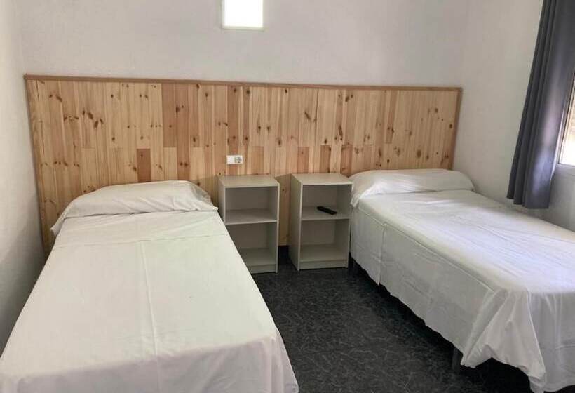 هتل Malvarrosa Beach Rooms