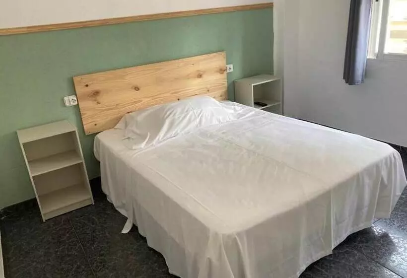 هتل Malvarrosa Beach Rooms