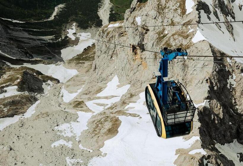 Otel Mountain Hostel