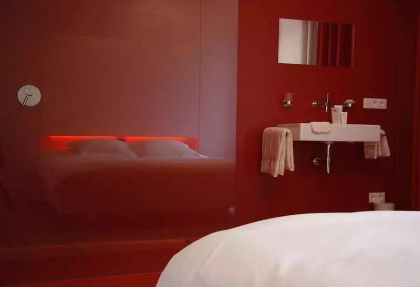 Hotel The Red Spot