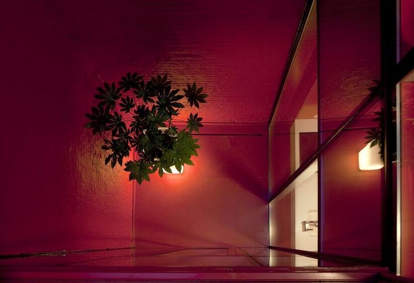 فندق The Red Spot