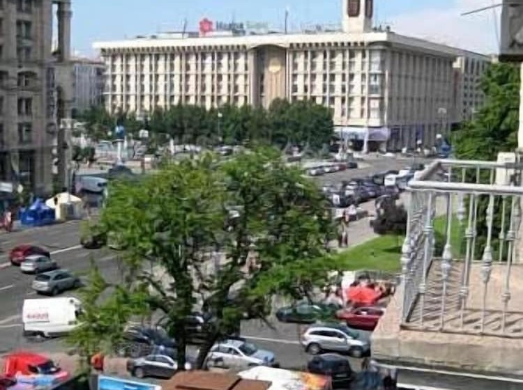 هتل Uavoyage Khreschatyk Apartments