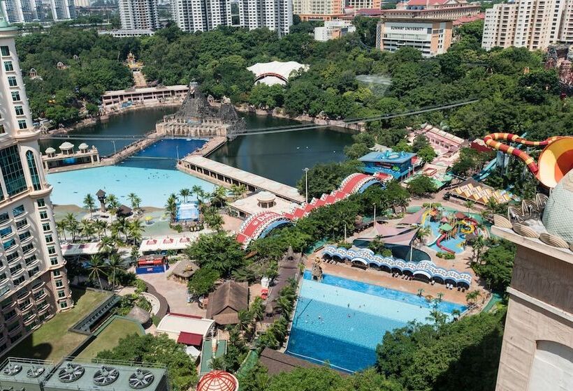 W Studio Resort Suites At Pyramid Tower