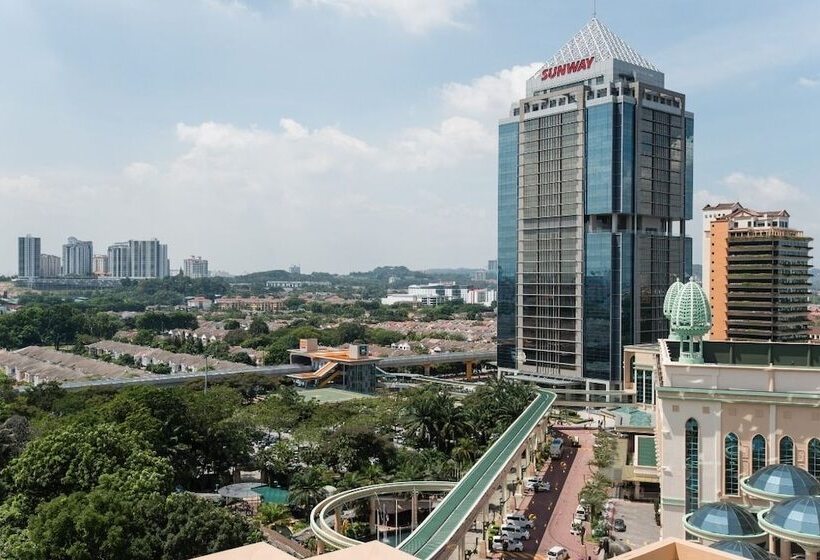 W Studio Resort Suites At Pyramid Tower