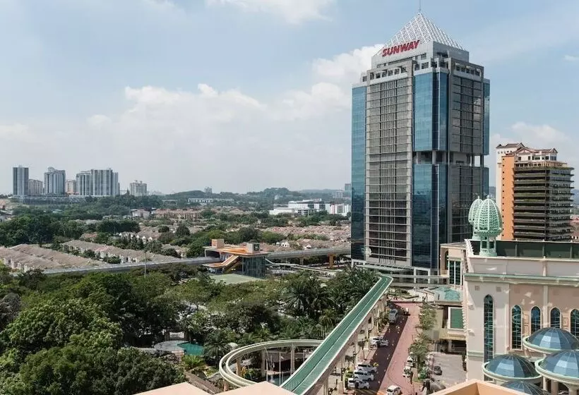W Studio Resort Suites At Pyramid Tower