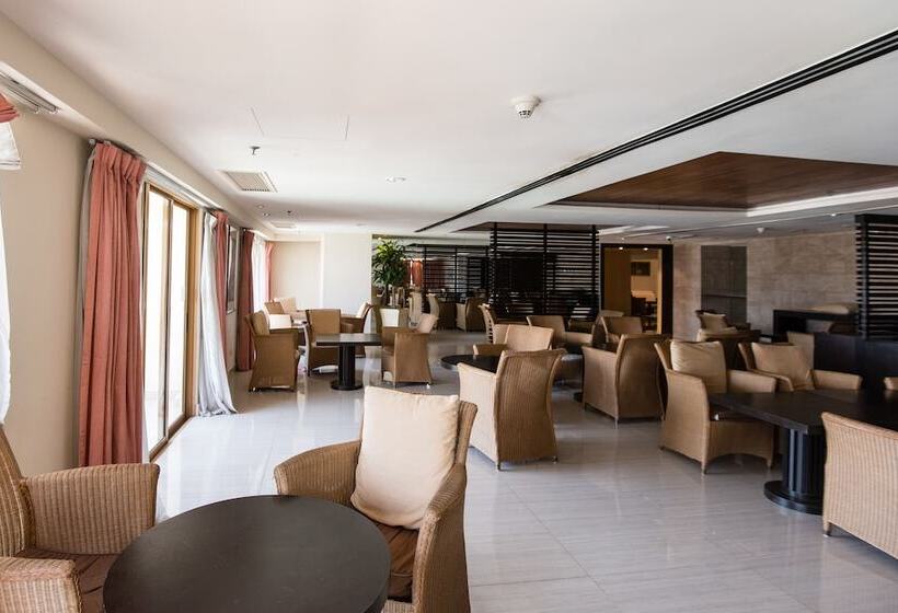 W Studio Resort Suites At Pyramid Tower