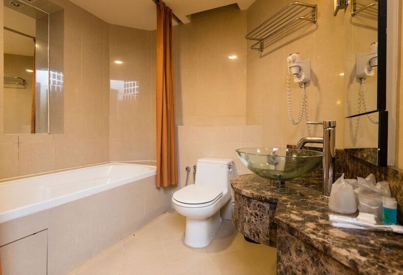 W Studio Resort Suites At Pyramid Tower