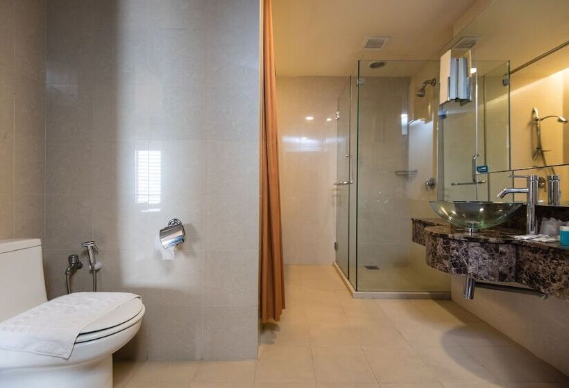 W Studio Resort Suites At Pyramid Tower