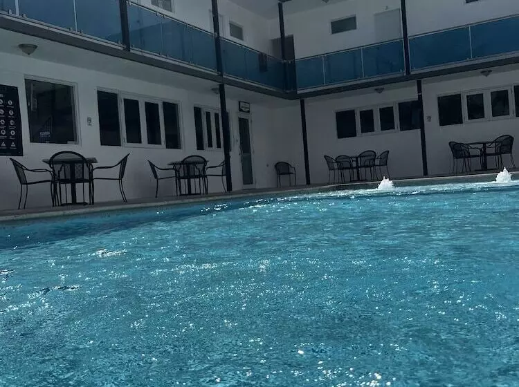 هتل Douglas Highway