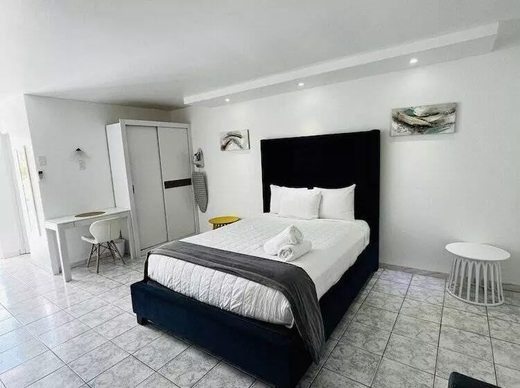 هتل Douglas Highway