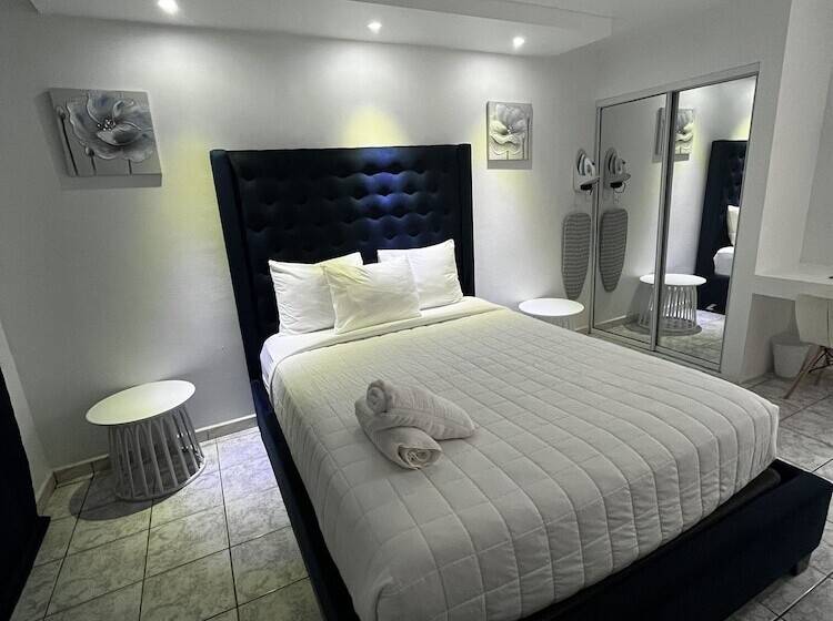 هتل Douglas Highway