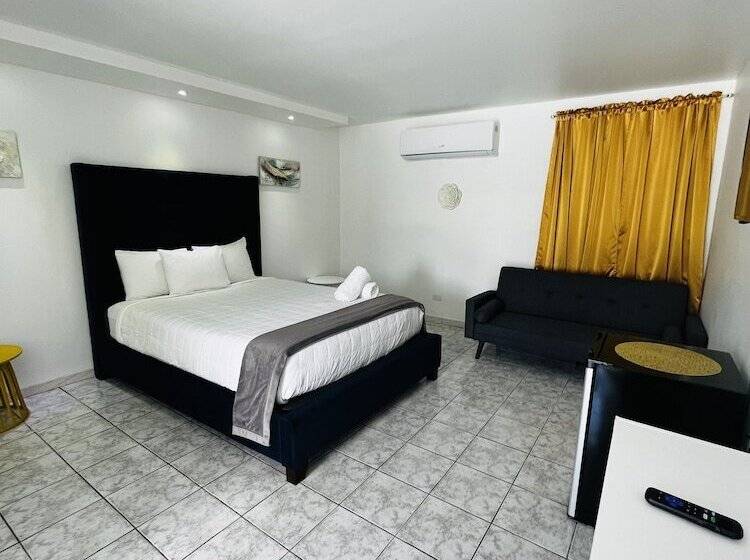 هتل Douglas Highway