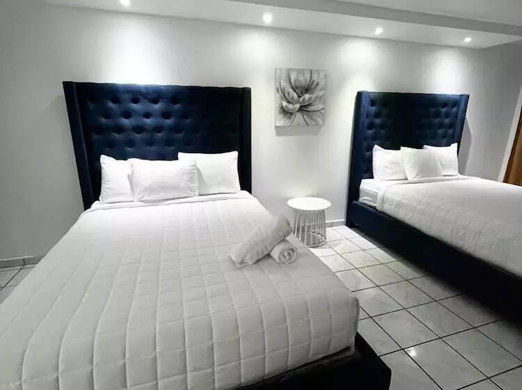 هتل Douglas Highway