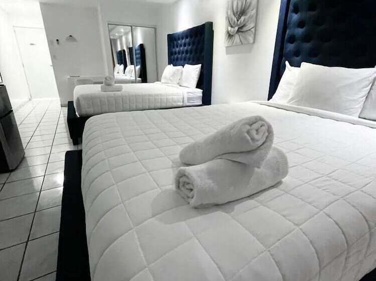 هتل Douglas Highway