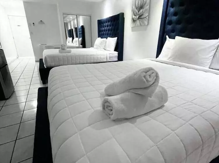 هتل Douglas Highway