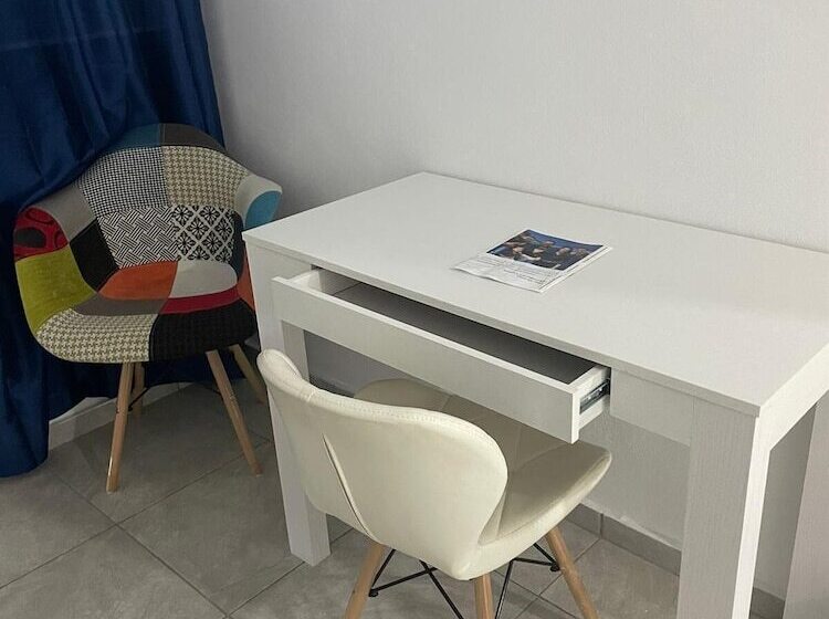 هتل Douglas Highway