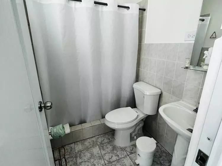 هتل Douglas Highway