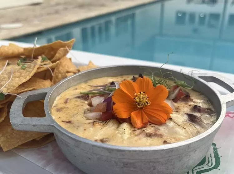 هتل Douglas Highway