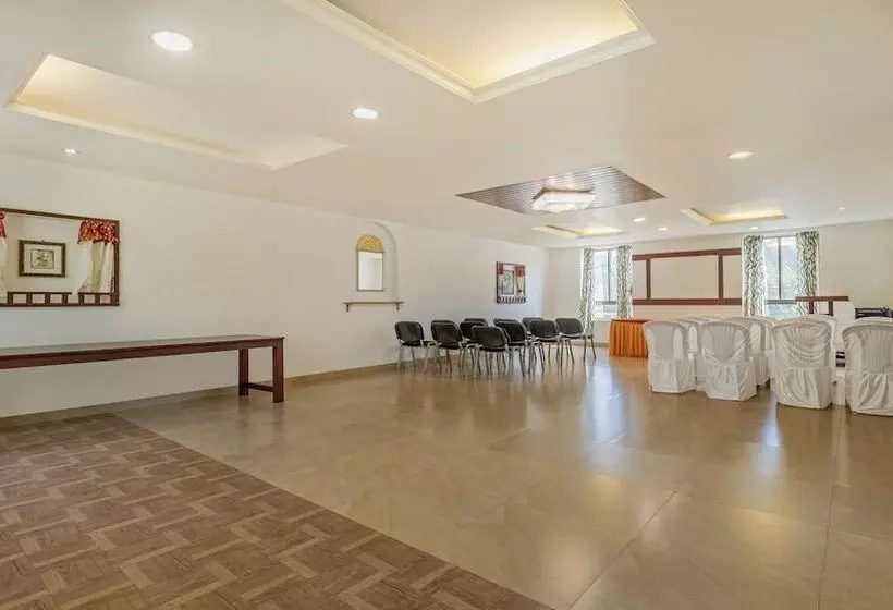 ホテル Treebo Sadhoo Heritage