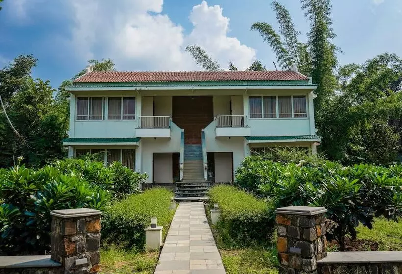 Village Machaan Resort