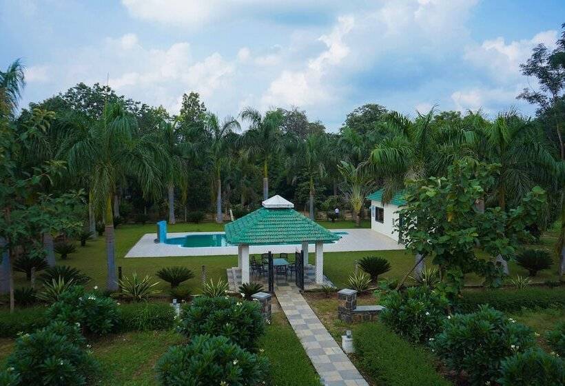 Village Machaan Resort
