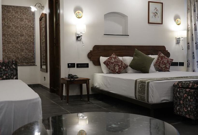 Village Machaan Resort