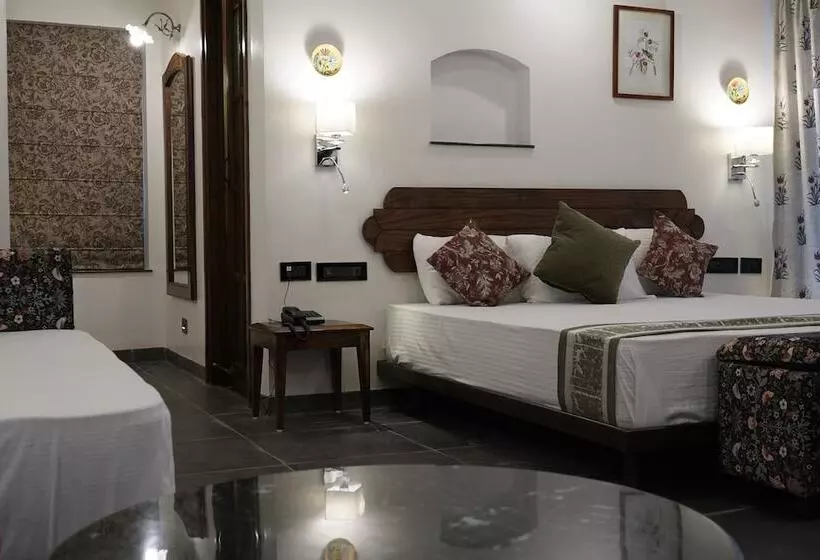 Village Machaan Resort