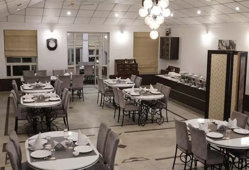 Village Machaan Resort