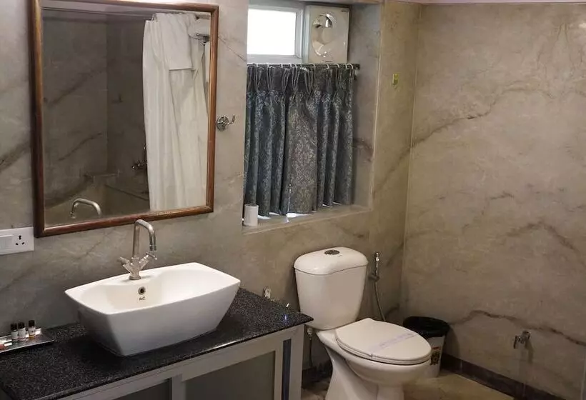 Village Machaan Resort